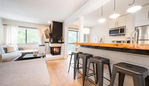 One-Bedroom Apartment with Balcony