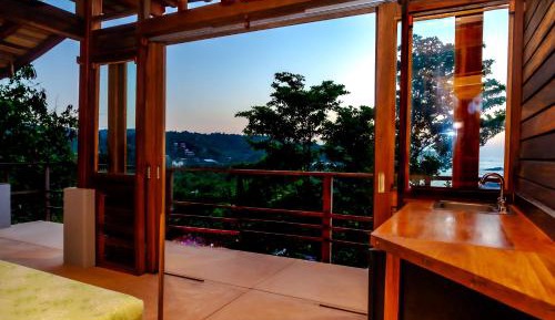 Deluxe One-Bedroom Apartment with Ocean View