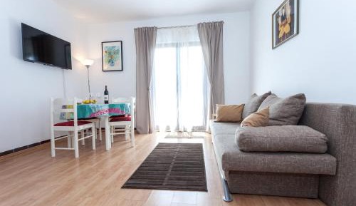 One-Bedroom Apartment with Balcony