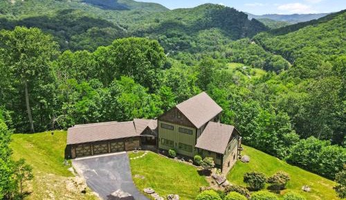 Five-Bedroom Holiday Home