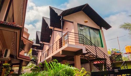 Deluxe Double Room (2 Adults + 1 Child)