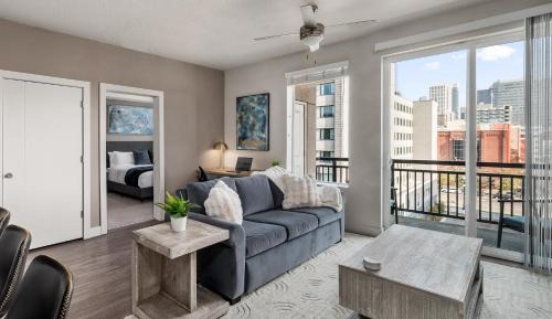 Deluxe One-Bedroom Apartment