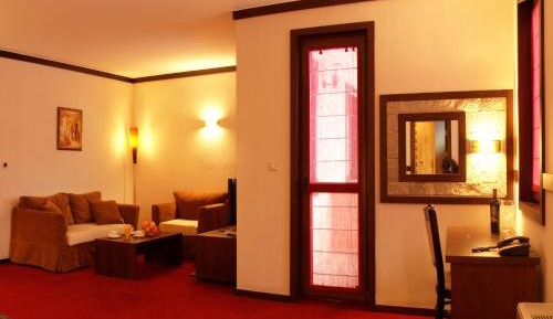 One-Bedroom Apartment with Balcony