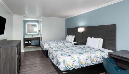 Double Room with Two Double Beds - Pet Friendly/Non-Smoking