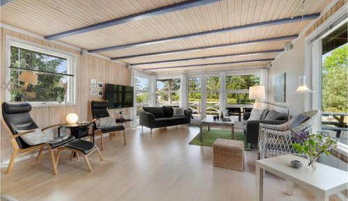 Three-Bedroom Holiday Home 