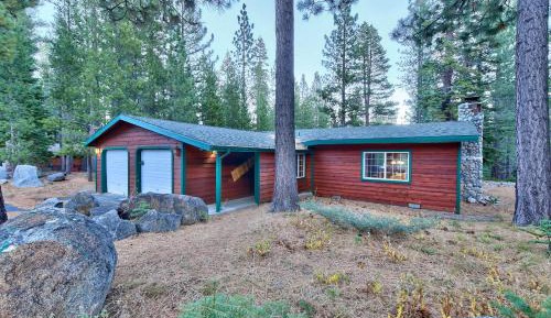 Three-Bedroom Holiday Home 