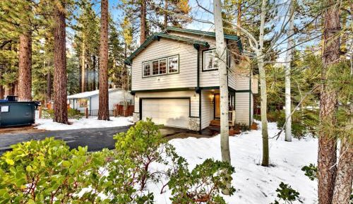 Three-Bedroom Holiday Home 
