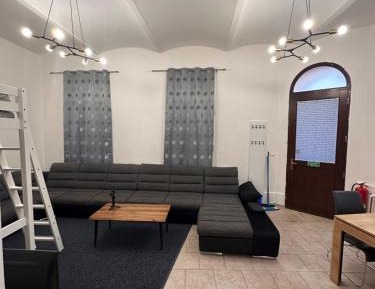 One-Bedroom Apartment - Non-Smoking