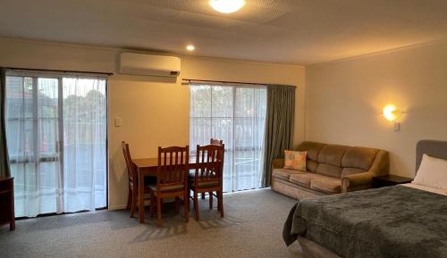 One-Bedroom Deluxe Apartment