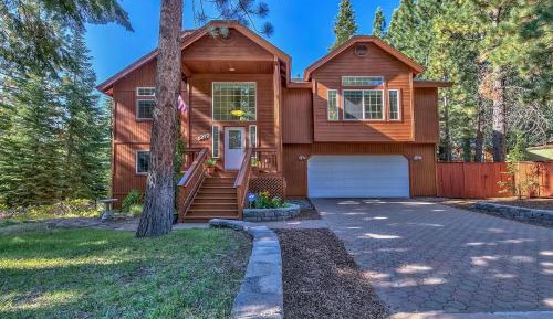 Three-Bedroom Holiday Home 