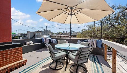 Eleven-Bedroom Holiday home