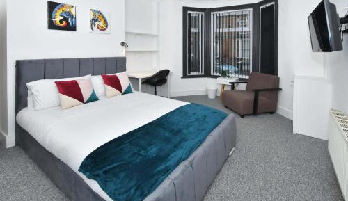 Standard Double Room with Shared Bathroom