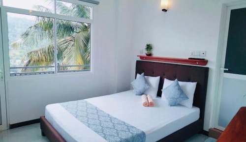 Deluxe Double or Twin Room with Mountain View