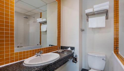 1 Bedroom Suite, 1 King, City view