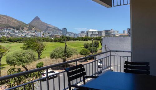 Apartment with Mountain View