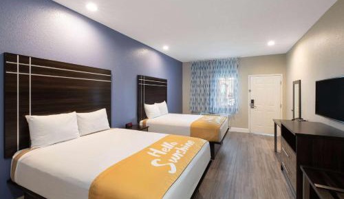 Queen Room with Two Queen Beds and Roll-In Shower - Mobility/Hearing Accessible - Non-Smoking
