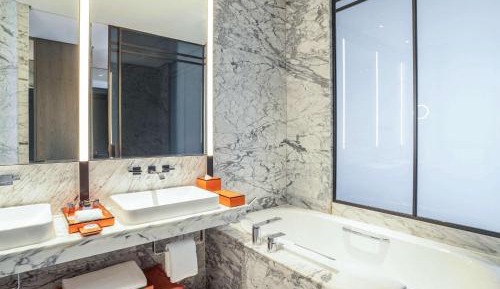 Luxury Twin Room with City View