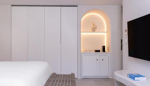 Grand Deluxe King Room with Sofa Bed and Pool View