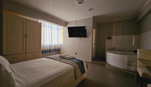Deluxe Suite with Spa Bath