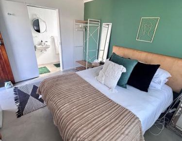 Queen Room with Garden View