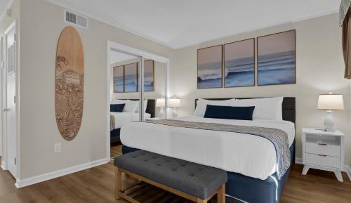 Deluxe One-Bedroom Apartment with Harbor View
