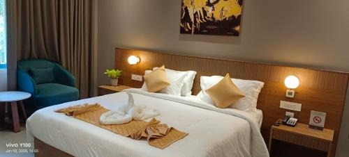 Deluxe Double Room with Extra Bed