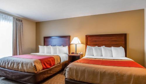Queen Suite with Two Queen Beds and Sofa Bed - Non-Smoking