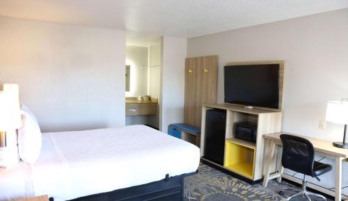 Queen Room - Disability Access/Smoking