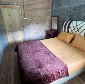 Deluxe Double Room (2 Adults + 1 Child)