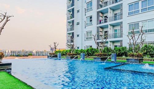 One-Bedroom Apartment with View