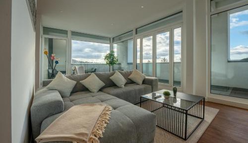 Two-Bedroom Deluxe Apartment with Balcony