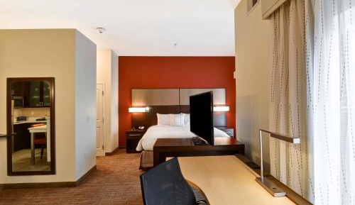 King Studio with Sofa Bed - Hearing Accessible