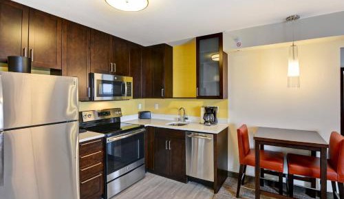 One-Bedroom King Suite with Sofa Bed - Hearing Accessible