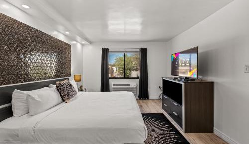 Deluxe King Suite
