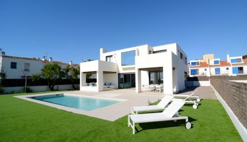 Six-Bedroom Villa 