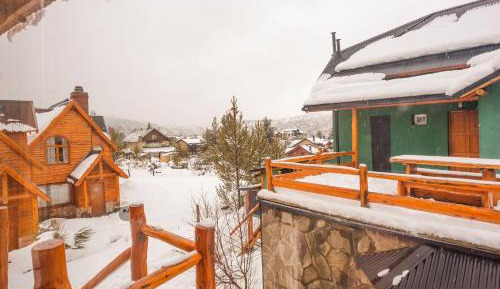 Three-Bedroom Apartment with Mountain View