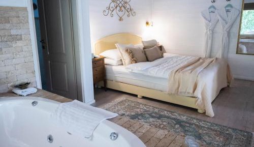 Suite with Spa Bath