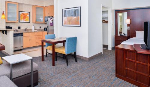 King Studio with Sofa Bed and Roll-in Shower - Mobility and Hearing Accessible
