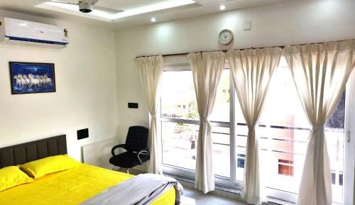 Studio Apartment with Balcony