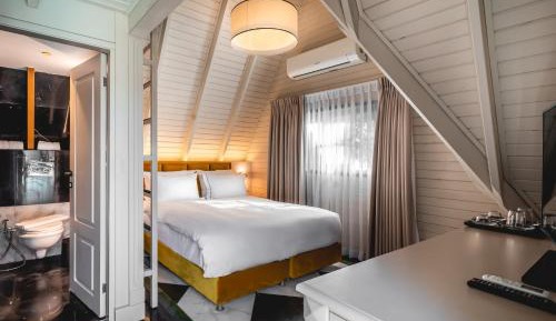 Deluxe Cabin with Private Pool