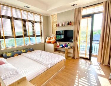 Three-Bedroom Townhouse