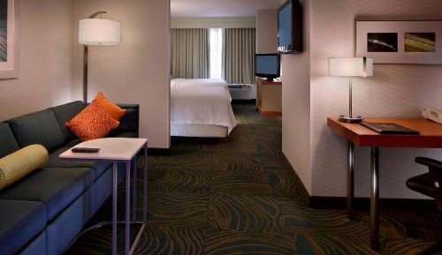 One-Bedroom Queen Suite with Two Queen Beds