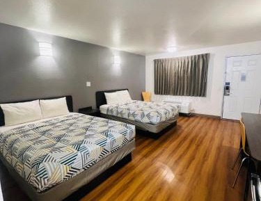 Deluxe Quadruple Room - Non-Smoking