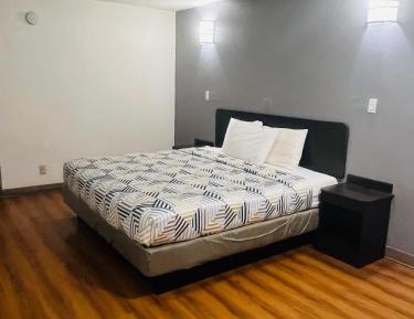 Deluxe King Room - Non-Smoking