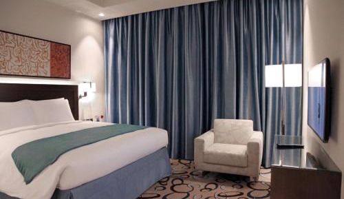 1 Bedroom Apartment, 1 King, Sofa bed, City view