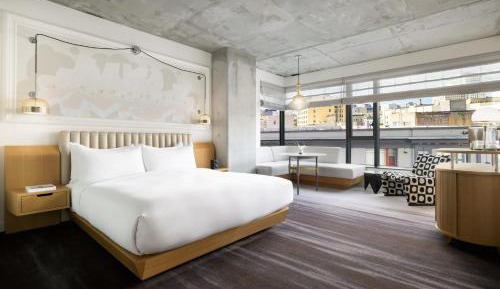 Corner King Room