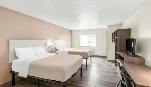 Studio with Two Queen Beds Non Smoking