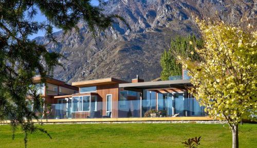 Villa with Garden View