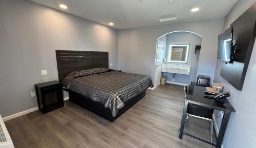 Deluxe King Room