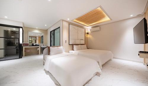 Large Twin Room